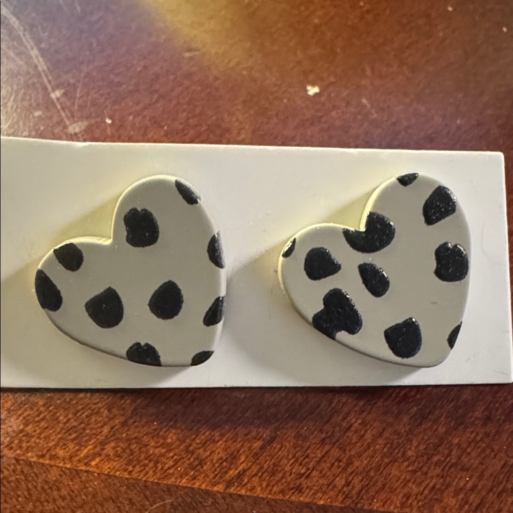 Gray & Black Cheetah Print Heart Earrings - Picture 3 of 4